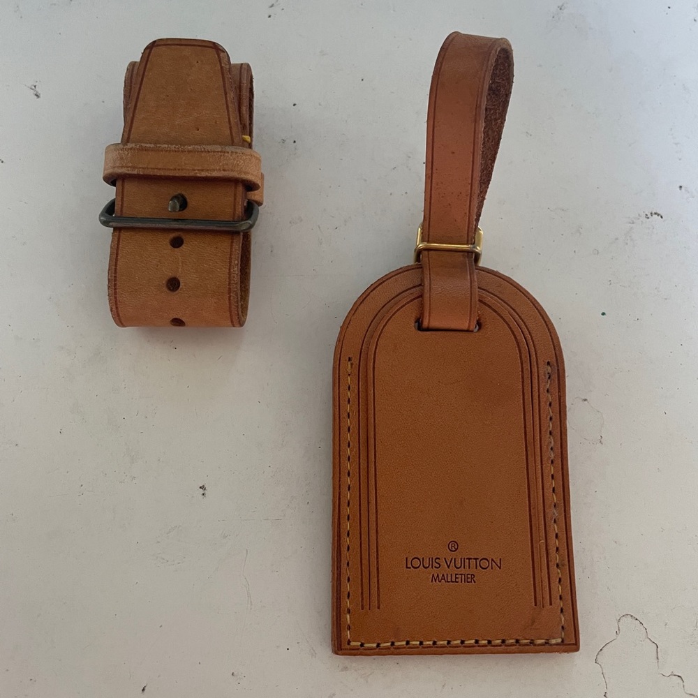 Authentic Louis Vuitton Luggage Tag / Poignet Set  👜